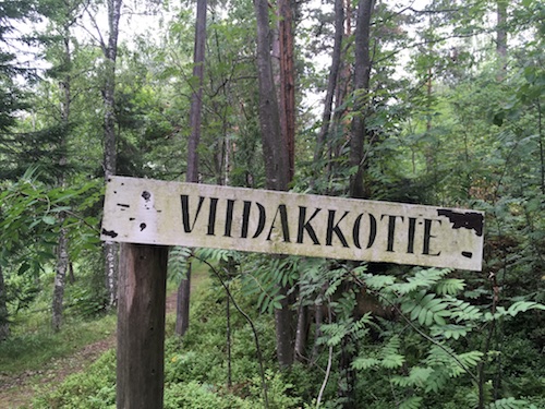 Polkukyltit, Viidakkotie. 2018. Anu Miettinen. Vartiosaari.
